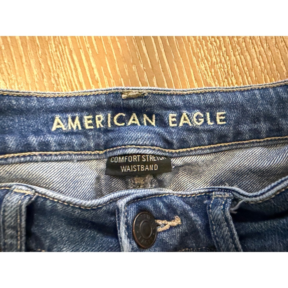 American Eagle Womens Sz 6 Mom Jeans Distressed Ripped Raw Hem Medium Wash Denim - Picture 4 of 8